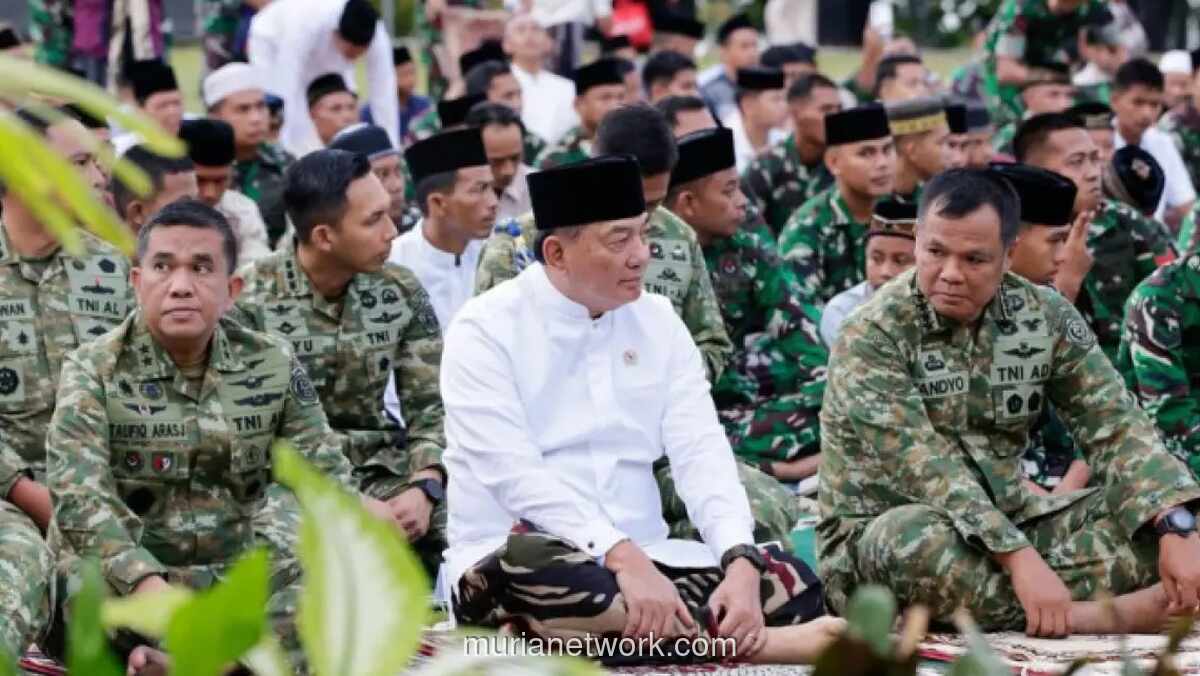 Menhan Sjafrie Salat Iduladha Bersama Prajurit TNI dan Warga Papua di Manokwari