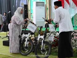 Gibran Bagikan Sepeda ke Santri di Haul ke-55 KH. Wahab Chasbullah, Tekankan Peran Strategis Santri