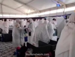 Tangis Haru dan Saling Memaafkan Warnai Puncak Wukuf Jemaah Haji ESQ Tours di Arafah