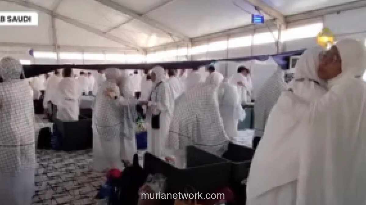 Tangis Haru dan Saling Memaafkan Warnai Puncak Wukuf Jemaah Haji ESQ Tours di Arafah