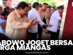 Presiden Prabowo Joget Bersama Warga saat Kunjungan ke SMKN 2 Talaud di Pulau Miangas