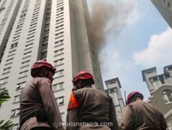 Kebakaran Apartemen di Tanjung Duren, 110 Personel Damkar Dikerahkan