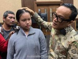 Hakim Izinkan Eks Wamenaker Noel Bertemu dan Peluk Putrinya Usai Sidang Korupsi