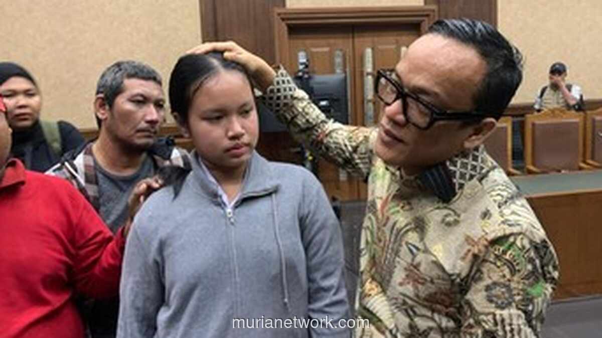 Hakim Izinkan Eks Wamenaker Noel Bertemu dan Peluk Putrinya Usai Sidang Korupsi