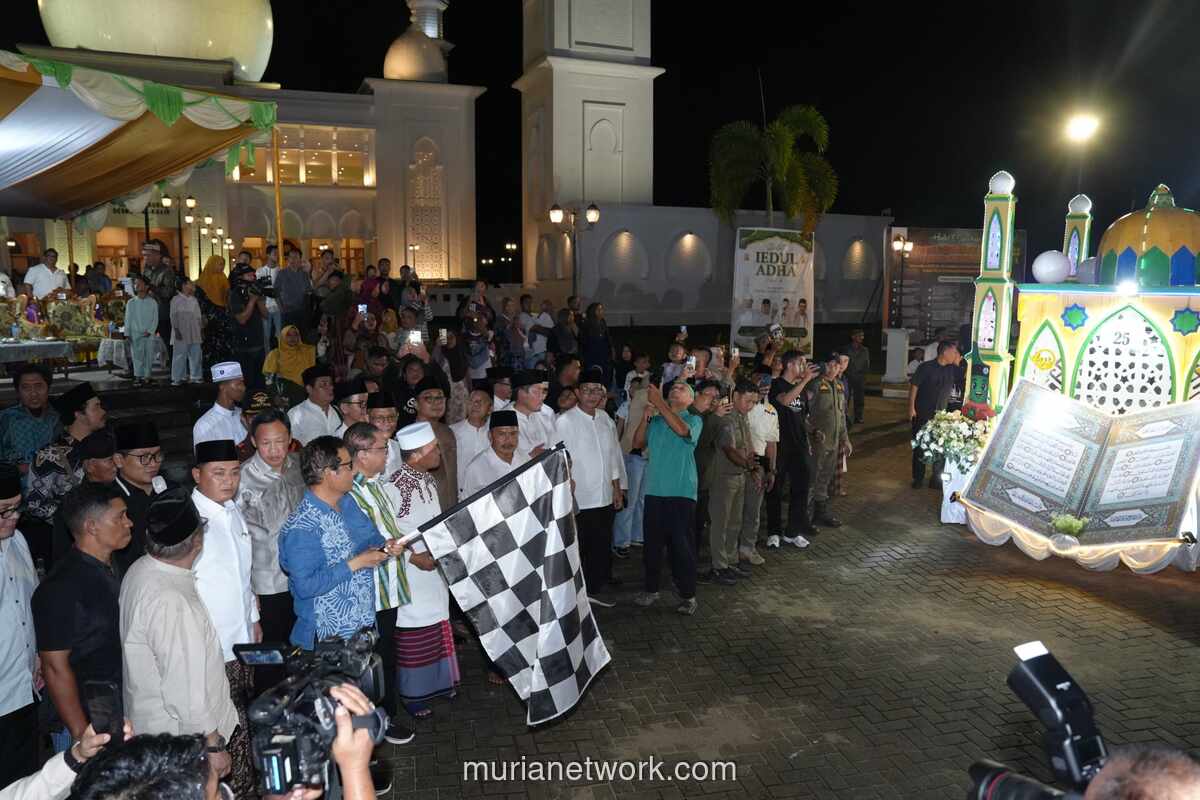 Malam Takbiran Idul Adha di Kayong Utara Meriah, Mahfud MD dan Dasad Latif Hadiri Pawai Mobil Hias