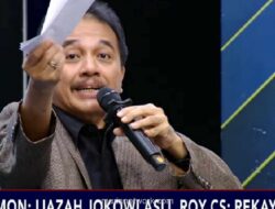 Roy Suryo Pamerkan Amplop Berisi Uang Pemberian Rismon Sianipar di Acara TV