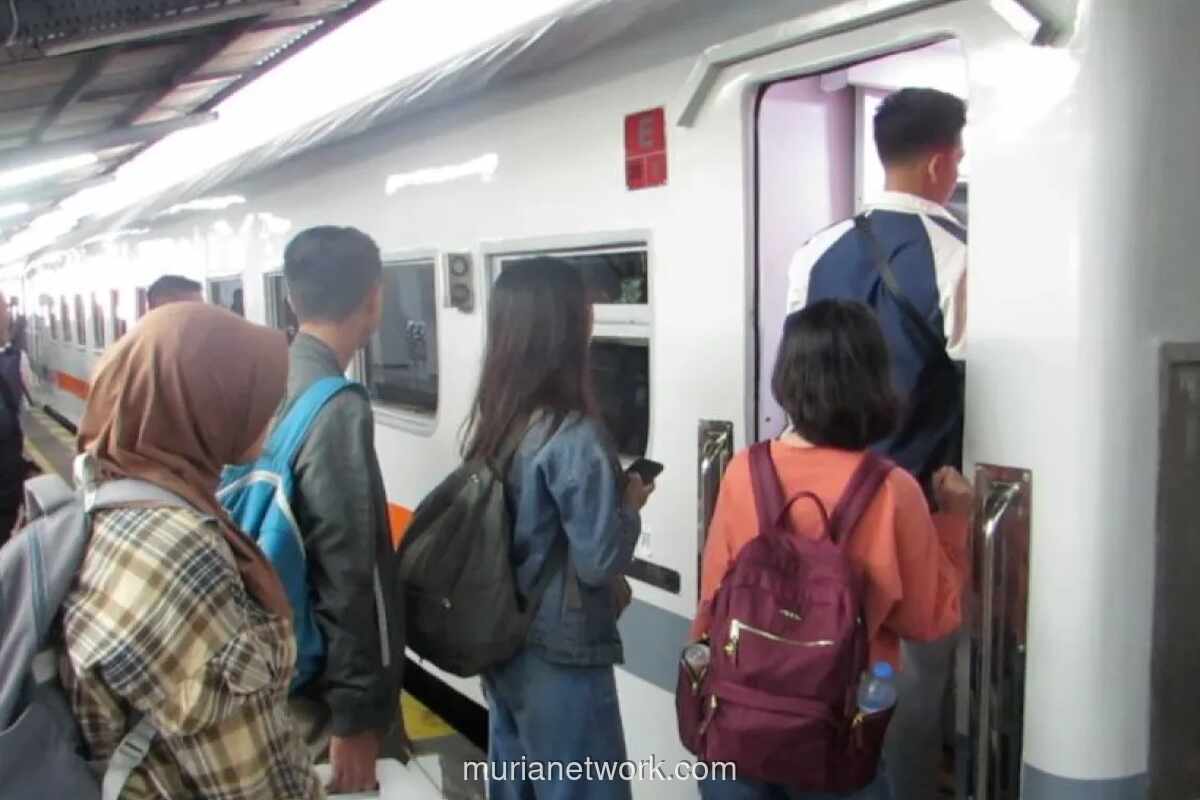 Lonjakan Penumpang Kereta Api di Jawa Timur Capai Puluhan Ribu Tiket Selama Libur Panjang Kenaikan Yesus Kristus