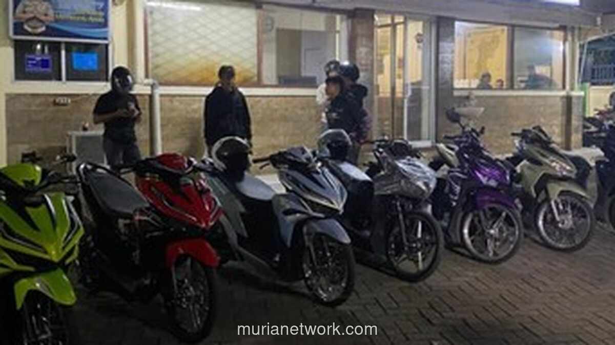 Patroli Gabungan Brimob dan Polres Metro Jakarta Timur Bubarkan Balap Liar, Amankan Tujuh Motor