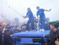 Persib Bandung Tutup Musim 2025/2026 dengan Gelar Juara BRI Super League, Ribuan Bobotoh Padati Pawai