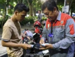 Dishub Surabaya Ancam Cabut KTA Juru Parkir yang Masih Terima Pembayaran Tunai