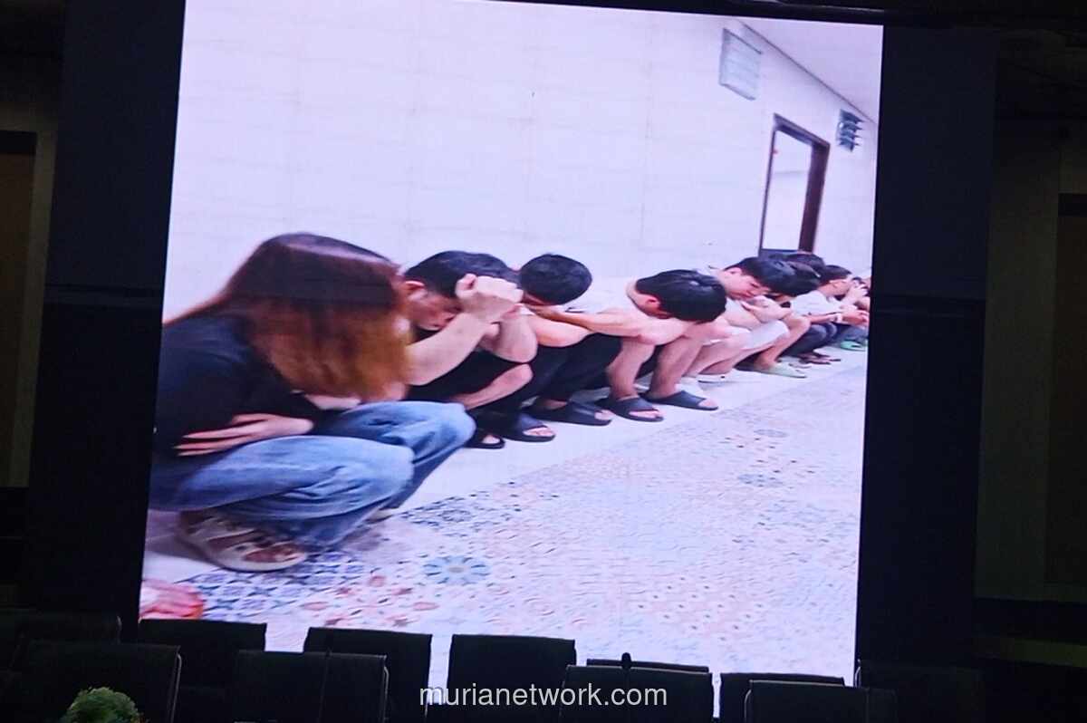 Polri Amankan 321 Orang dalam Penggerebekan Judi Online di Jakarta Barat, 275 Jadi Tersangka