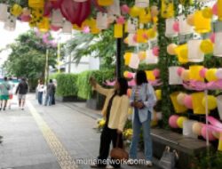 Lampion Waisak di Bundaran HI Jadi Jembatan Toleransi dan Wisata Urban Ramah Kantong