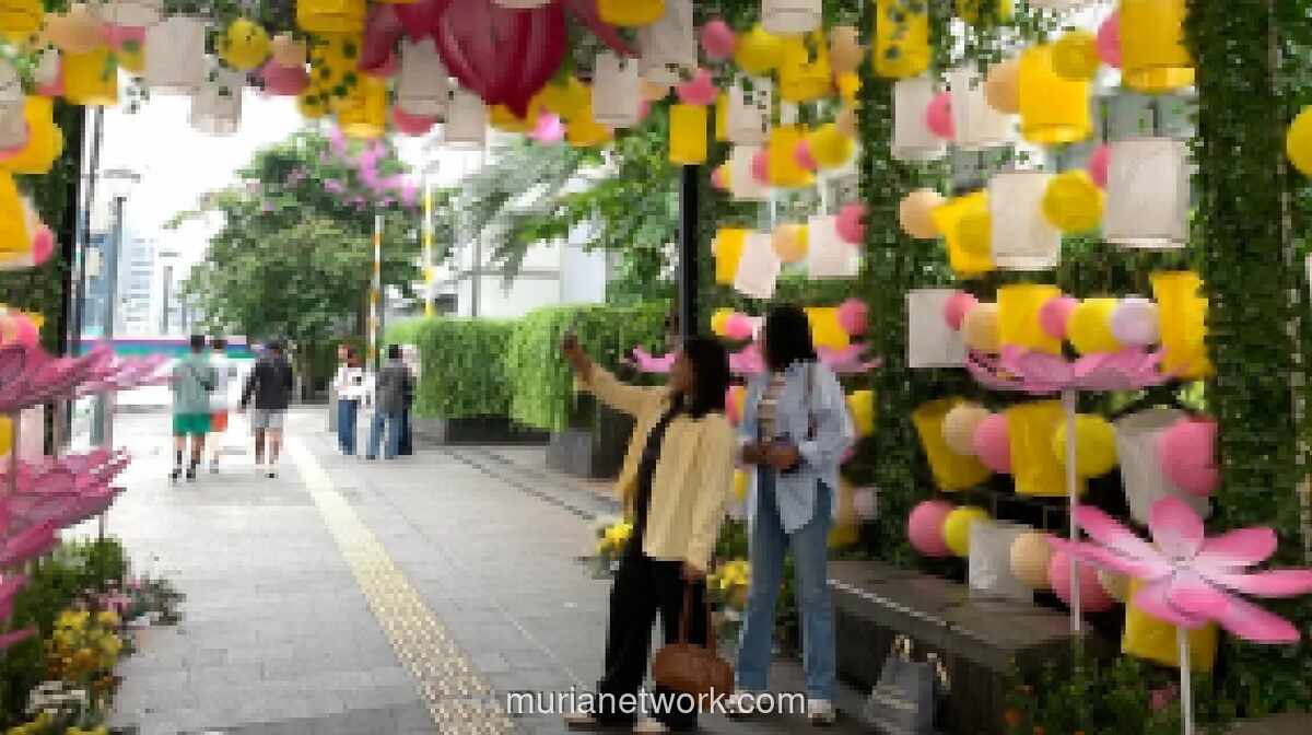 Lampion Waisak di Bundaran HI Jadi Jembatan Toleransi dan Wisata Urban Ramah Kantong