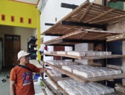 Perajin Tempe Ponorogo Perkecil Ukuran Produk Imbas Harga Kedelai Impor Naik