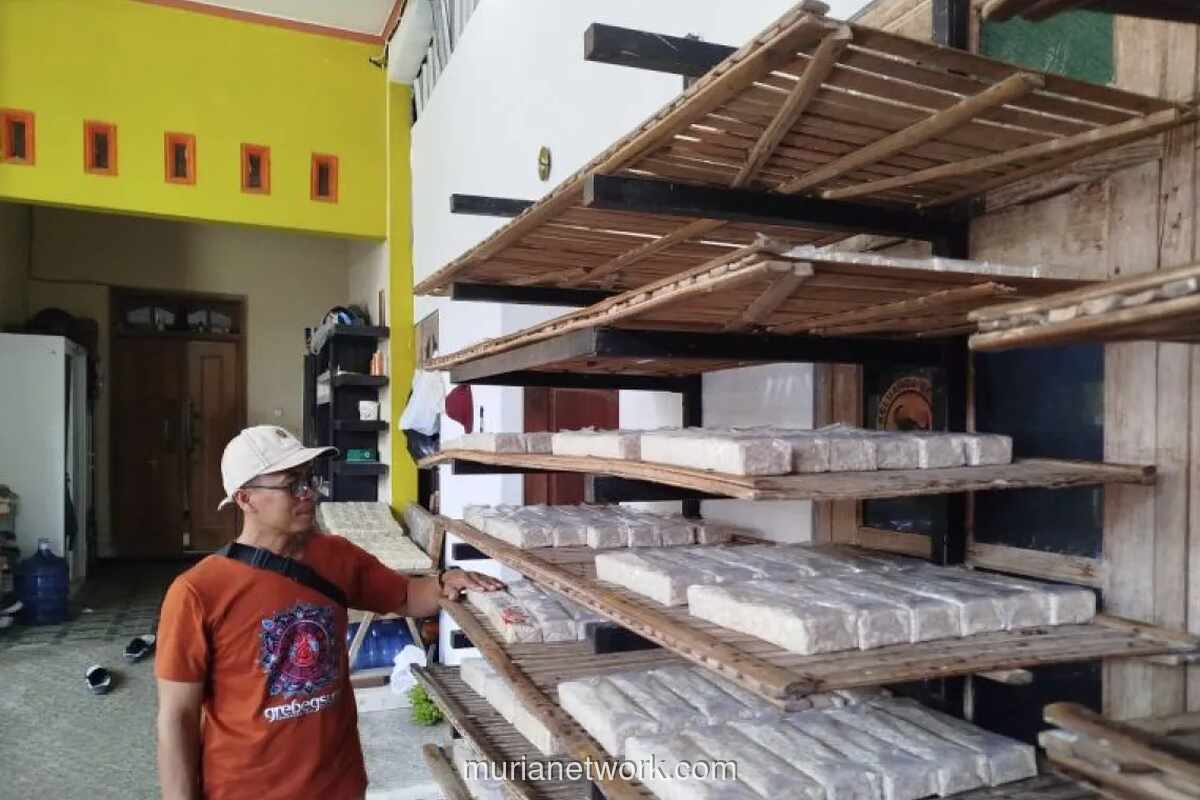 Perajin Tempe Ponorogo Perkecil Ukuran Produk Imbas Harga Kedelai Impor Naik