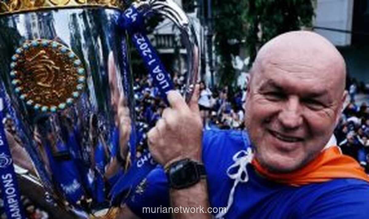 Ribuan Bobotoh Padati Konvoi Juara Persib, Bojan Hodak Jadi Primadona