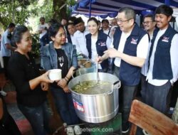 Hary Tanoe dan Angela Pimpin Langsung Pembagian Kurban Perindo di Paseban