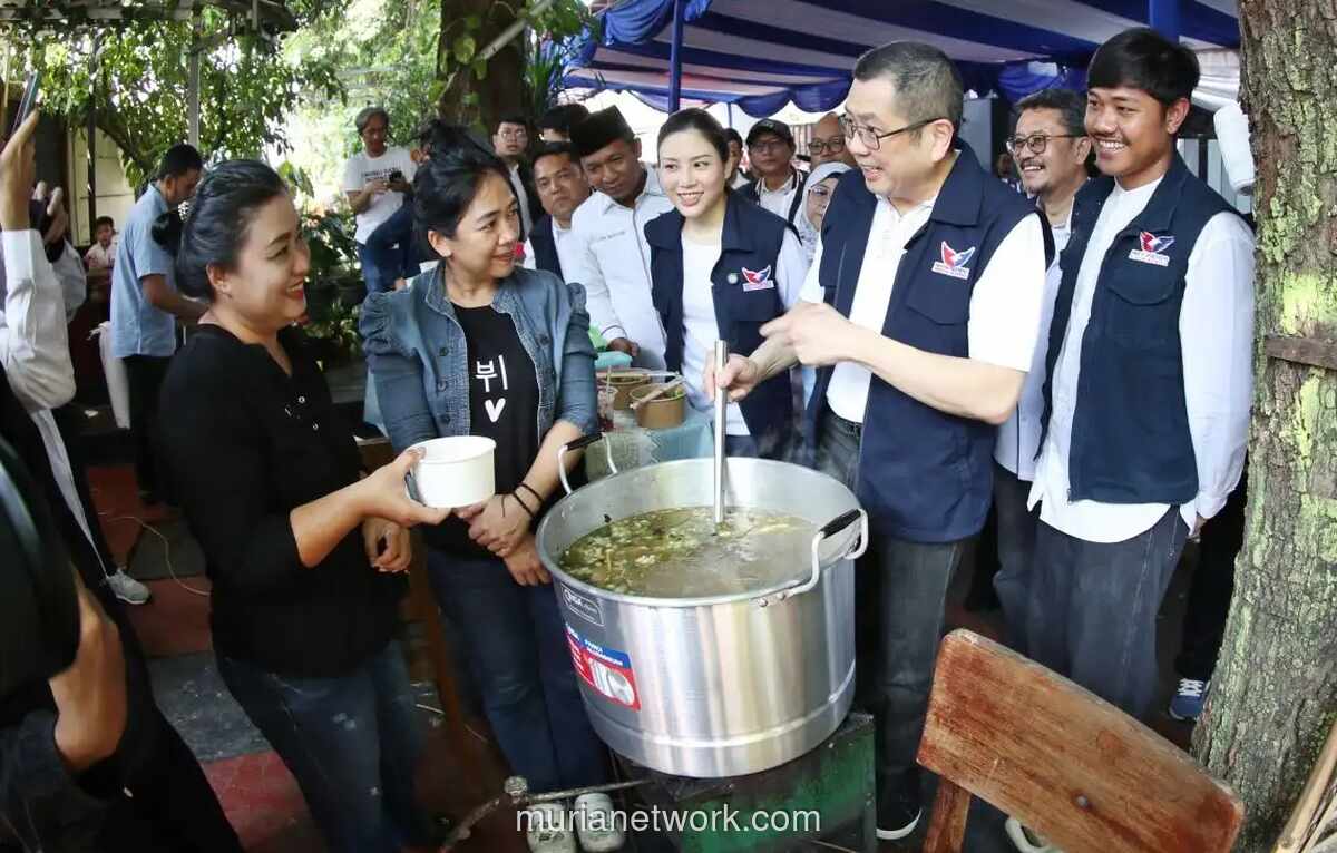 Hary Tanoe dan Angela Pimpin Langsung Pembagian Kurban Perindo di Paseban