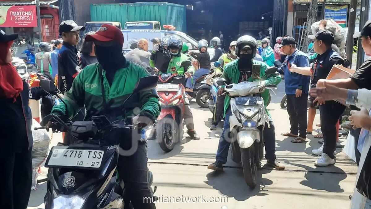 Lucky Cell Bagikan 1.000 Paket Sembako untuk Ojol dan Warga Ciracas Sambut Iduladha