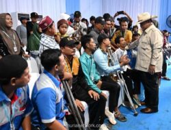 Presiden Prabowo Disambut Antusias Petani saat Panen Raya Jagung di Tuban, Canangkan Gudang Ketahanan Pangan dan SPPG Polri
