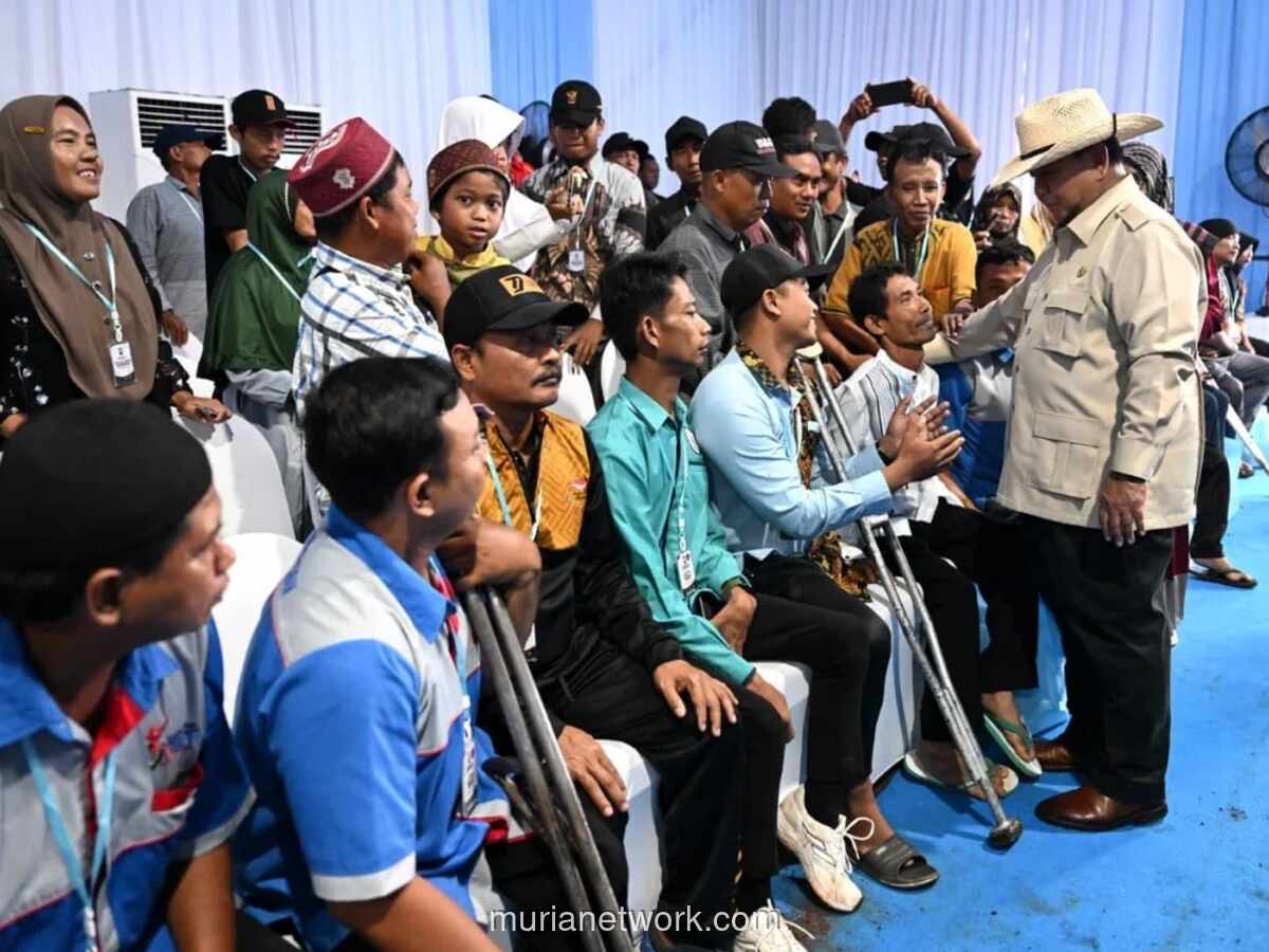 Presiden Prabowo Disambut Antusias Petani saat Panen Raya Jagung di Tuban, Canangkan Gudang Ketahanan Pangan dan SPPG Polri
