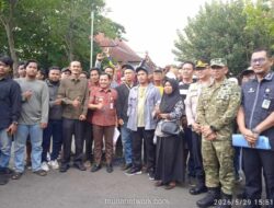 Plt Bupati Pekalongan Temui Massa Aksi, Teken Kesepakatan Respons Aspirasi Warga
