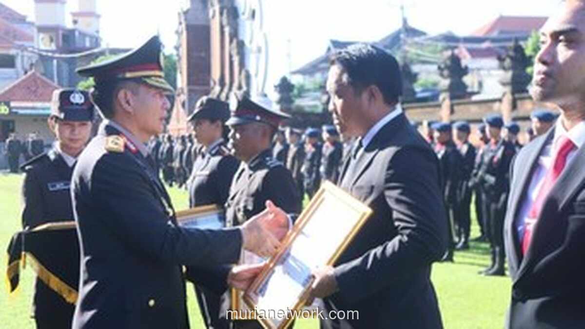Polda Bali Beri 23 Penghargaan ke Personel dan Satuan Kerja Berprestasi