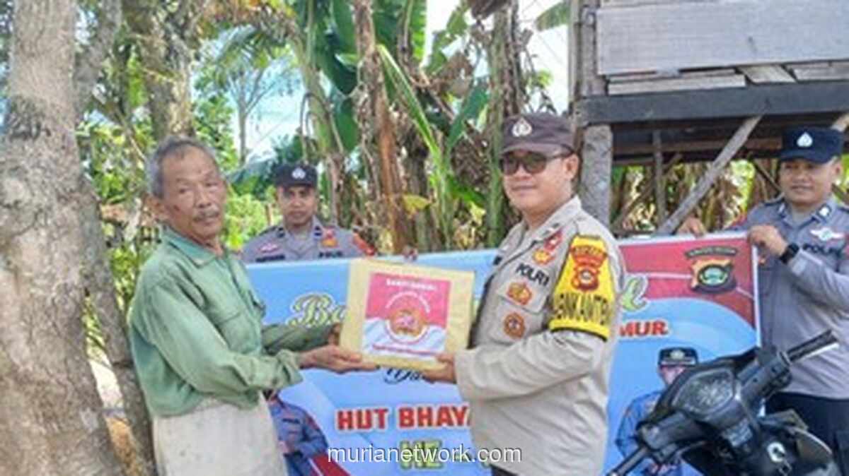 Polres OKU Timur Salurkan 1.948 Paket Sembako untuk Lansia dan Warga Kurang Mampu