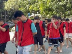 Polrestabes Surabaya Bekuk 44 WNA Pelaku Penipuan Daring Internasional Bermodus Kantor Polisi Palsu