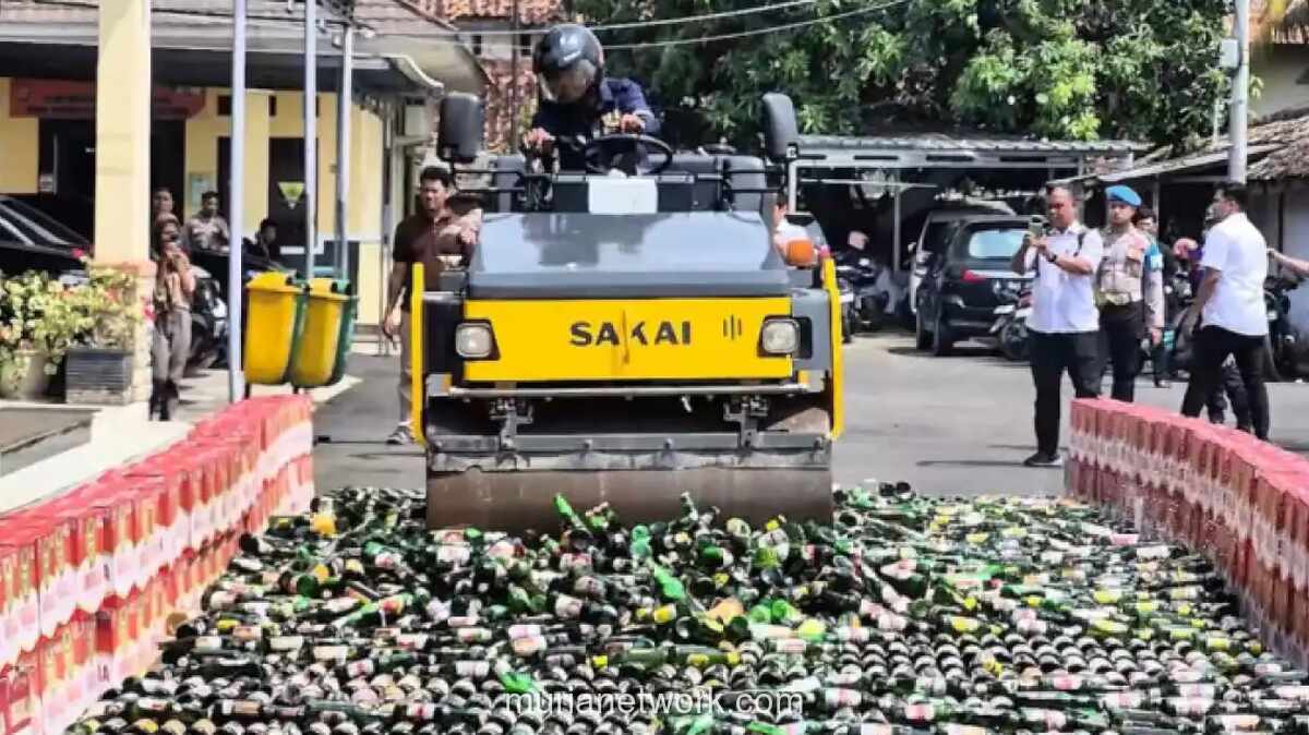 Polresta Serang Kota Musnahkan Lebih dari 17.000 Botol Miras Hasil Sitaan