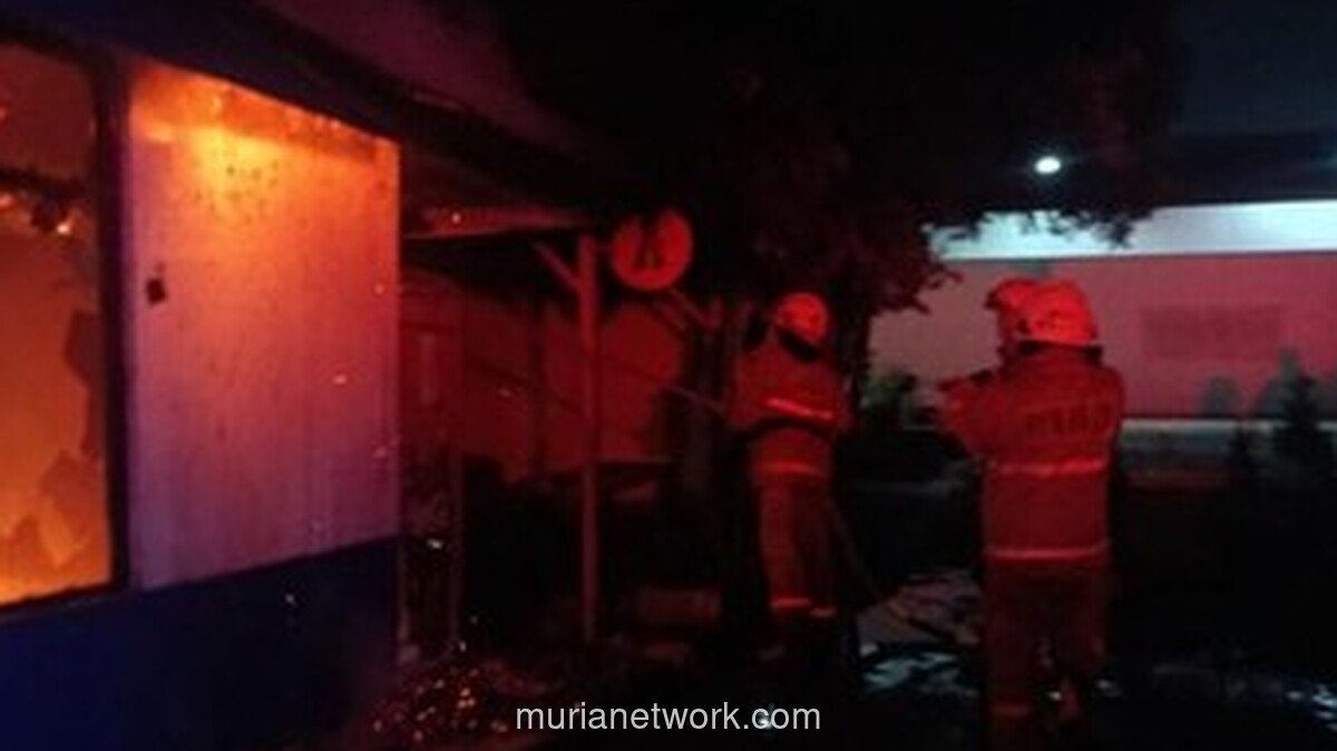 Kebakaran Landa Pos Jaga Satpas SIM Jakarta Barat, 35 Personel Dikerahkan Padamkan Api