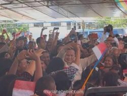Prabowo Bernyanyi dan Berjoget Bersama Warga di Pulau Terdepan Miangas