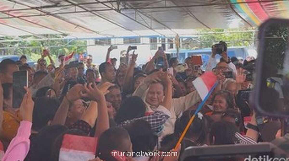 Prabowo Bernyanyi dan Berjoget Bersama Warga di Pulau Terdepan Miangas