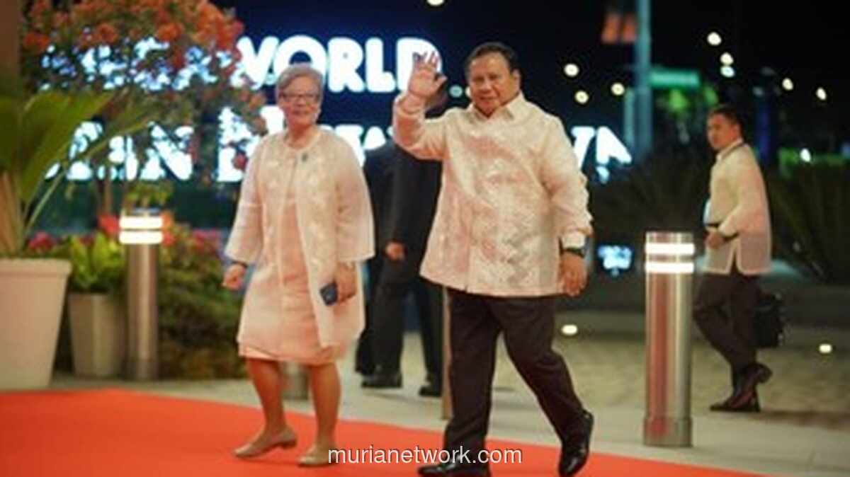 Presiden Prabowo Kenakan Barong Bermotif Batik di Jamuan Makan Malam KTT ASEAN ke-48 di Filipina