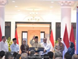 Prabowo Bantah Indonesia Collapse: Rakyat Desa Tak Pakai Dolar