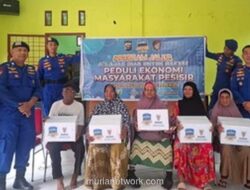 Polres Pelalawan Salurkan Bantuan Sembako dan Alat Tulis untuk Anak Yatim di Desa Segati
