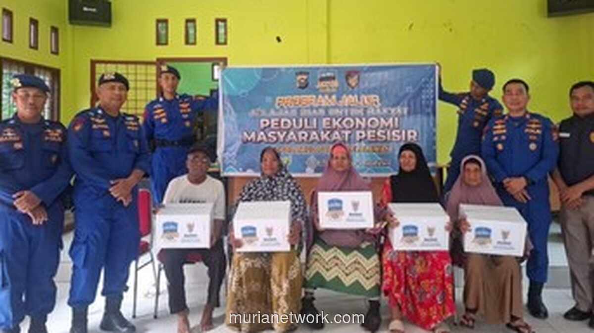 Polres Pelalawan Salurkan Bantuan Sembako dan Alat Tulis untuk Anak Yatim di Desa Segati