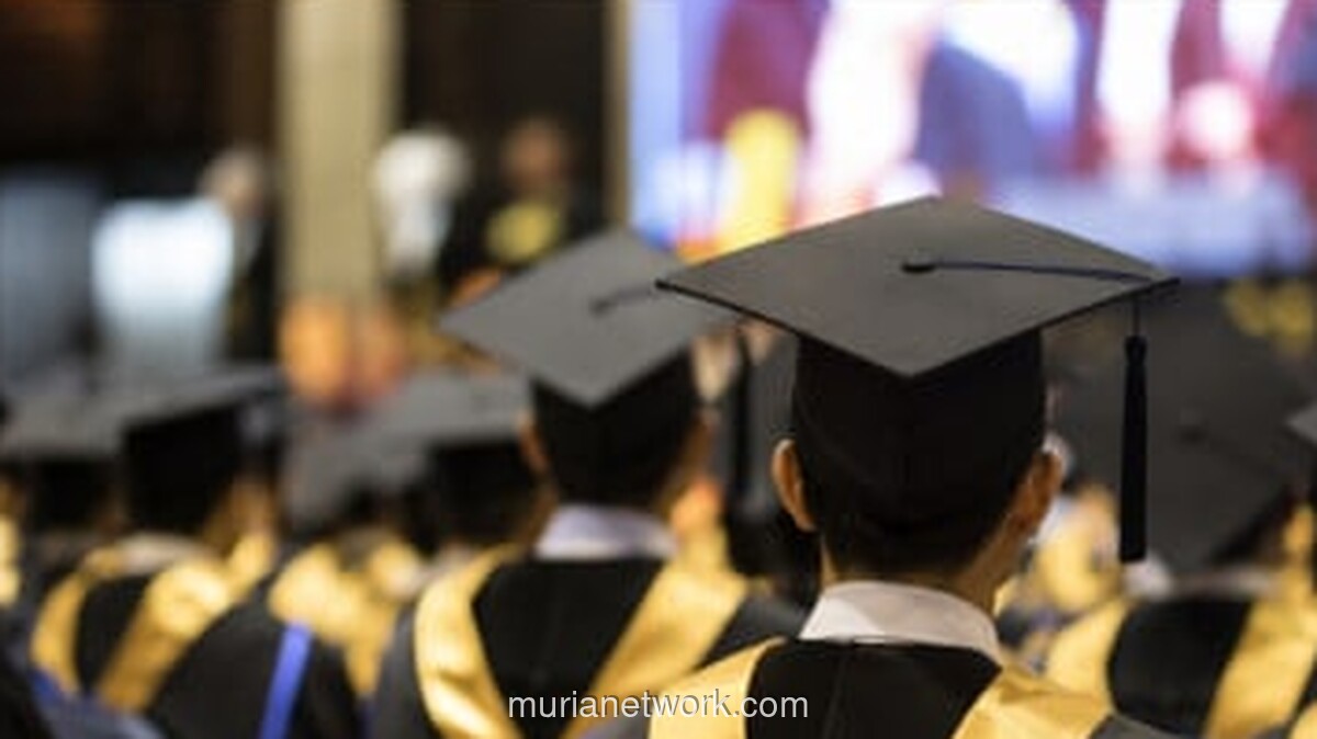 Pekerja yang Kuliah Sambil Bekerja Berpeluang Raih Cumlaude, Asal Terapkan Tiga Strategi Ini