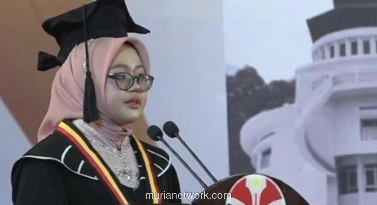 Siti Annisafa Oceania Raih Wisudawan Terbaik UPI Berkat Konsistensi Belajar 10 Menit Sehari