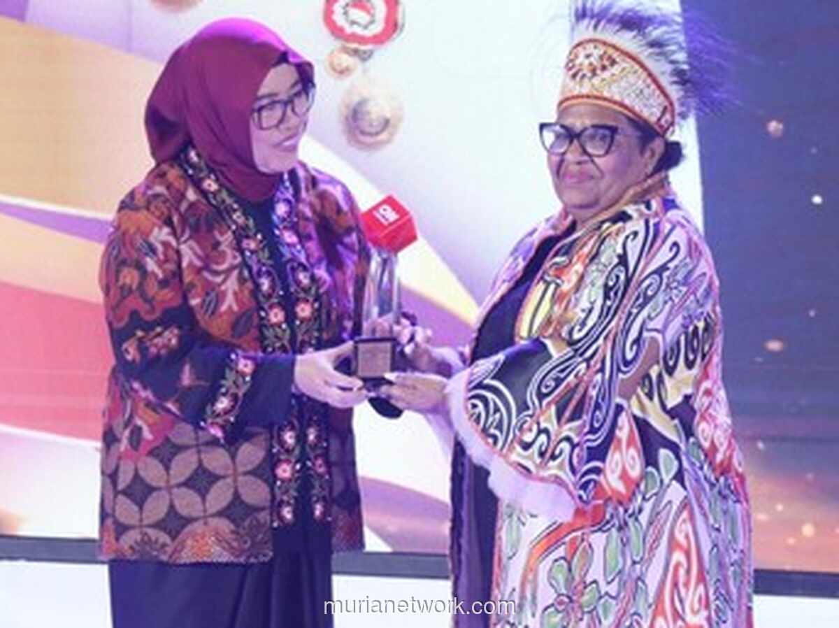 Wamendagri Ribka Haluk Ajak Perempuan Indonesia Aktif Wujudkan Indonesia Emas Usai Raih Penghargaan CNN