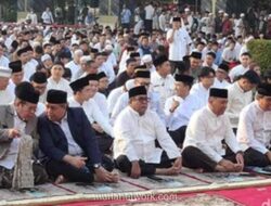 Wagub Jakarta Rano Karno Salat Idul Adha di Balai Kota Bersama Ribuan Warga