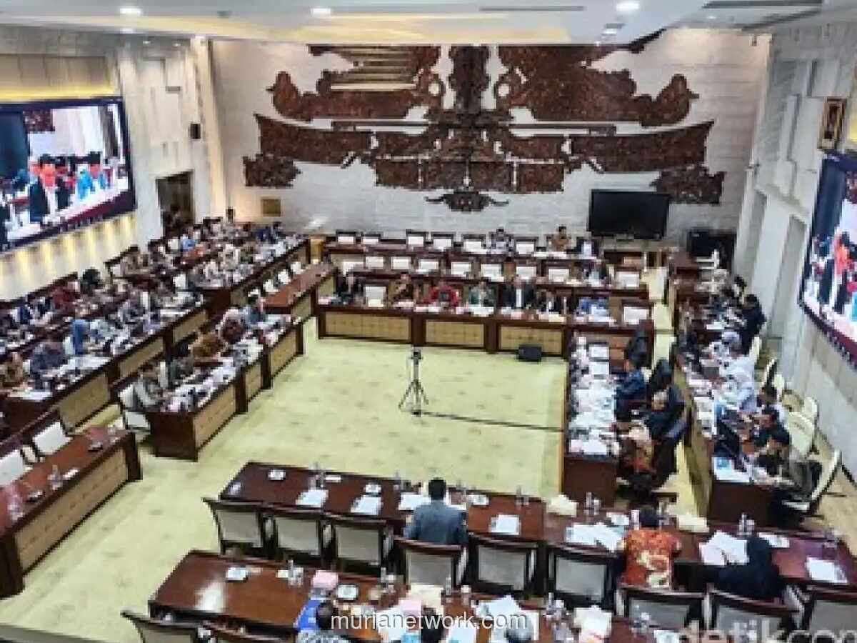 Rupiah Terus Merosot ke Rp17.600, Anggota DPR Kecam Keras Respons BI yang Dinilai Tak Sesuai Realitas