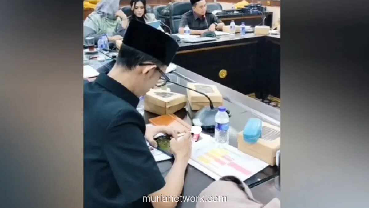 Anggota DPRD Jember Terancam Pidana Usai Kedapatan Main Gim dan Merokok Saat Rapat Stunting