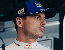 Verstappen Sebut Lini Tengah F1 GP Miami 2026 “Hutan” Usai Duel Sengit dengan Sainz
