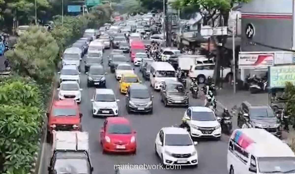 Arus Balik Libur Panjang Mulai Padati Gerbang Tol Pasteur, Antrean Kendaraan Mengular Hingga 2 Kilometer