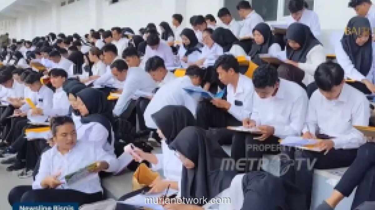 7.300 Peserta Padati Stadion Jatidiri Semarang Ikuti Seleksi Rekrutmen Koperasi Desa dan Kampung Nelayan Merah Putih