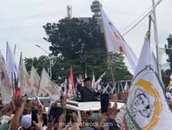 Prabowo Sapa Ribuan Peserta Aksi Damai di Depan DPR Usai Sampaikan Kerangka Ekonomi 2027