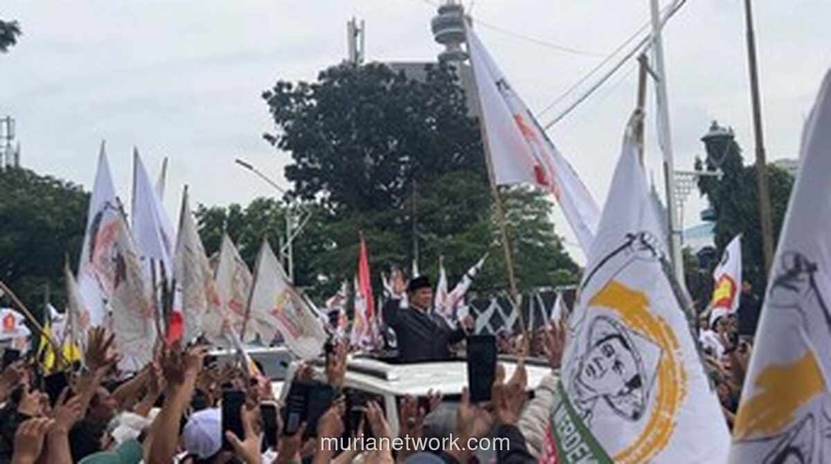 Prabowo Sapa Ribuan Peserta Aksi Damai di Depan DPR Usai Sampaikan Kerangka Ekonomi 2027