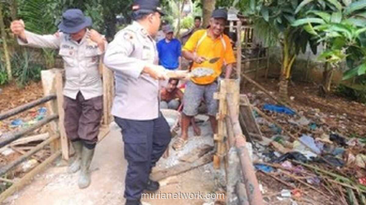 Polisi Perbaiki Jembatan Merah Putih di OKI yang Rusak 60 Persen Sambut Hari Bhayangkara ke-80