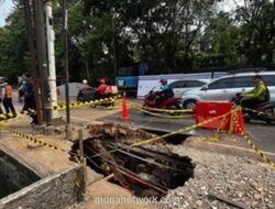 Air Tertahan di Hulu Picu Aliran Deras Perluas Lubang Amblas di Lenteng Agung